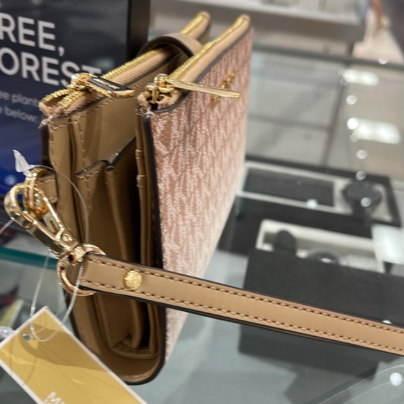 MICHAEL KORS
Jet Set Lg Ombré Logo Double-Zip Wristlet-Wallet-Phone Case Holder - Picture 3 of 16